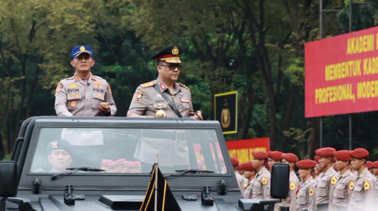 Kalemdiklat Polri, Irjen Pol Achmad Kartiko, membuka dan memimpin Upacara pembukaan SIPSS di AKPOL Semarang, Jawa Tengah. (Foto:Dok.Humas Polri)
