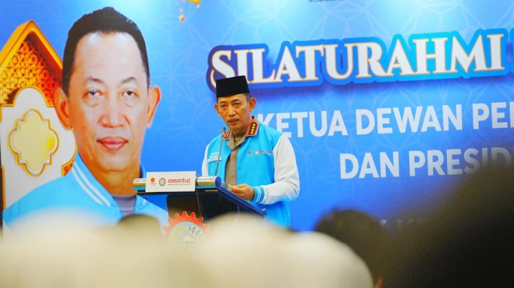 Kapolri Jenderal Listyo Sigit Prabowo saat Silaturahmi Ramadan dengan DPD KSPSI Jawa Barat di PT NOK, pada Jumat (6/3) sore. (Foto:Dok.Humas Polri)
