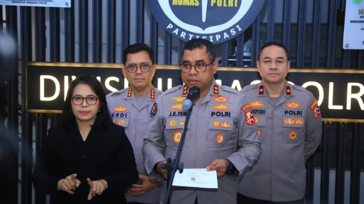Kadiv Humas Polri Irjen. Pol Johnny Eddizon Isir menyampaikan bahwa kasus ini mendapat perhatian khusus dari Kapolri Jenderal Polisi Listyo Sigit Prabowo. (Foto:Dok. Humas Polri)
