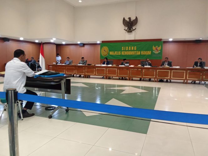 
					Sidang Majelis Kehormatan Hakim atas terlapor DD, Senin (2/3/2026). (Foto:Dok. MA RI)

