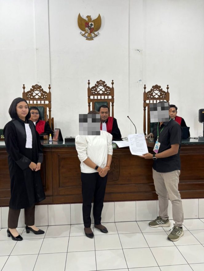 
					PN Ende menjatuhkan putusan dengan menerapkan Mekanisme Keadilan Restoratif (MKR) terhadap terdakwa SIG, seorang pegawai BUMN Pegadaian, dalam perkara tindak pidana penelantaran terhadap istrinya dalam perkara pidana Nomor 3/Pid.Sus/2026/PN End. (Foto:Dok.Humas PN Ende)
