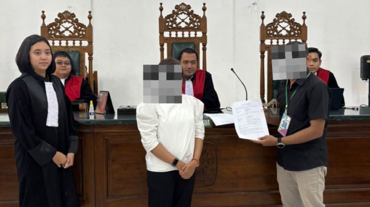 PN Ende menjatuhkan putusan dengan menerapkan Mekanisme Keadilan Restoratif (MKR) terhadap terdakwa SIG, seorang pegawai BUMN Pegadaian, dalam perkara tindak pidana penelantaran terhadap istrinya dalam perkara pidana Nomor 3/Pid.Sus/2026/PN End. (Foto:Dok.Humas PN Ende)
