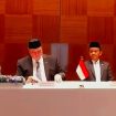 Tangkapan layar - Menteri Koordinator Bidang Perekonomian Airlangga Hartarto (kedua kiri) dan Menteri Energi dan Sumber Daya Mineral (ESDM) Bahlil Lahadalia (kedua kanan) dalam konferensi pers terkait kebijakan-kebijakan pemerintah dalam menyikapi kondisi geopolitik global dari Korea Selatan yang dipantau secara daring dari Jakarta, Selasa (31/3/2026).
