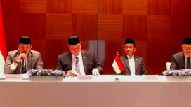 Tangkapan layar - Menteri Koordinator Bidang Perekonomian Airlangga Hartarto (kedua kiri) dan Menteri Energi dan Sumber Daya Mineral (ESDM) Bahlil Lahadalia (kedua kanan) dalam konferensi pers terkait kebijakan-kebijakan pemerintah dalam menyikapi kondisi geopolitik global dari Korea Selatan yang dipantau secara daring dari Jakarta, Selasa (31/3/2026).