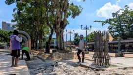 DPUTARU Rembang mulai melakukan perbaikan sementara pada sejumlah titik kerusakan di kawasan alun-alun Rembang, khususnya di sisi timur. (Dok.Rembangkab)
