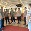 Polsek Kebon Jeruk bersama Binmas Kelurahan Kedoya Utara melaksanakan kegiatan assessment kesiapan pengamanan di Gereja Santo Andreas di Perumahan Green Garden, Kedoya Utara, Kebon Jeruk, Jakarta Barat, pada Rabu (1/4/2026). (Foto:ash)

