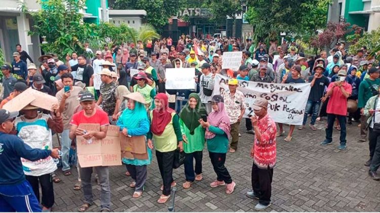 Petani Kesulitan Mendapat Pupuk Subsidi, Ratusan Petani Melakukan Demo di Kantor Dispertan