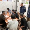 Penyerahan tersangka beserta barang bukti kepada Jaksa Penuntut Umum (JPU) di Kejaksaan Negeri Jakarta Selatan. (Dok. Humas Polri)
