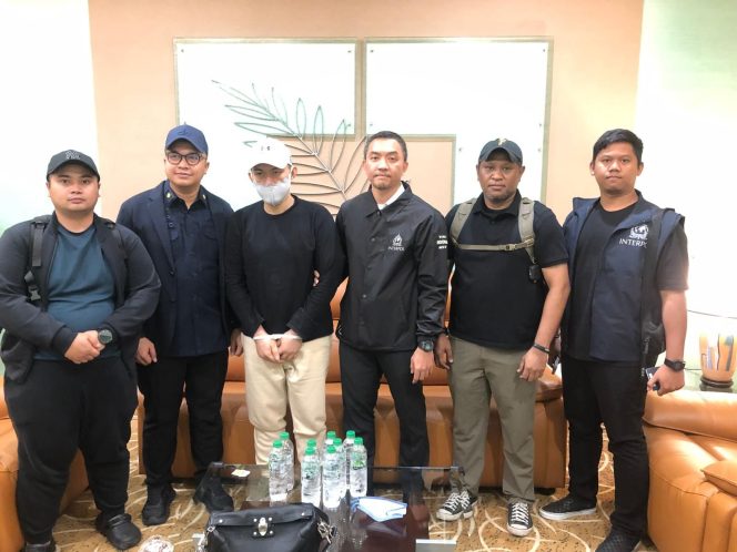
					Dittipidnarkoba Bareskrim Polri berhasil menangkap buronan kasus narkotika internasional berinisial AFT alias Andre alias “The Doctor” di Penang, Malaysia. Dok.Humas Polri)
