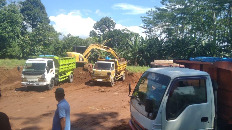 Pengguna Jalan Keluhkan Galian C Diduga Ilegal di Desa Pesagen Kecamatan Gunungwungkal / Pati