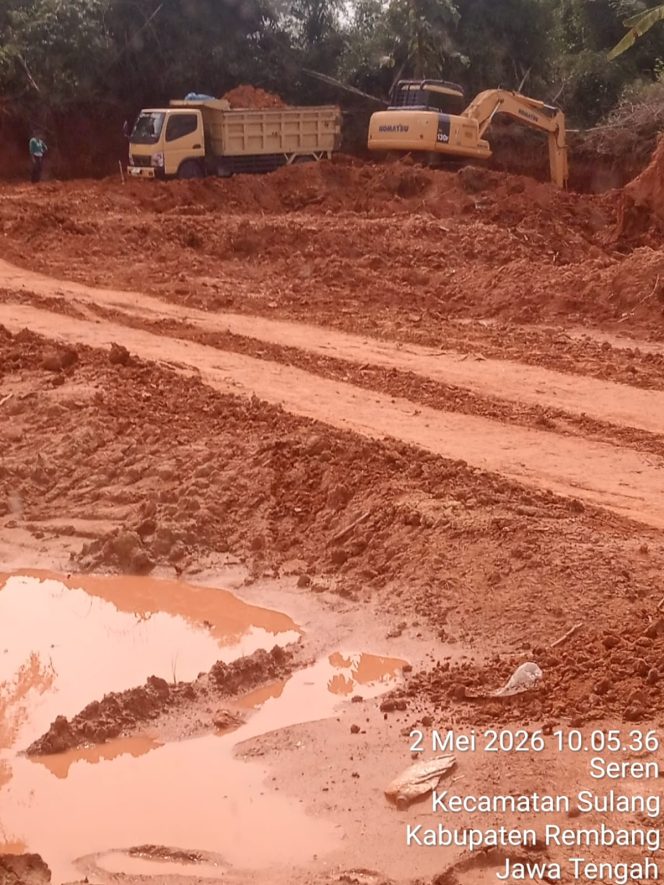 
					Warga Resah, Truk Pengangkut Tanah Uruk Tidak Pake Penutup Terpal dari Galian C Diduga Ilegal Bebas Beroperasi di Kabupaten Rembang, APH Dinilai Tutup Mata