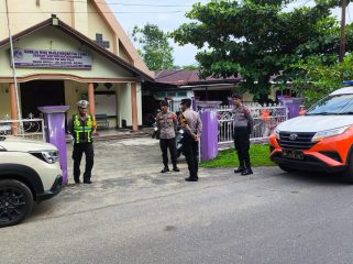 Polres Ketapang melaksanakan kegiatan pengamanan di sejumlah gereja yang berada di wilayah Kabupaten Ketapang, Kamis (14/05/2026). (Foto:Ist)
