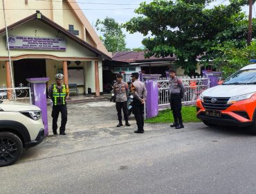 Polres Ketapang melaksanakan kegiatan pengamanan di sejumlah gereja yang berada di wilayah Kabupaten Ketapang, Kamis (14/05/2026). (Foto:Ist)
